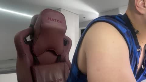 roguetitan6 online show from November 9, 9:13 am