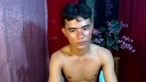 roianboyyy online show from July 24, 2:42 am