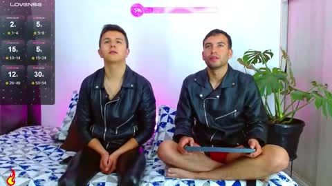 rolos_hot32 online show from December 14, 3:47 pm