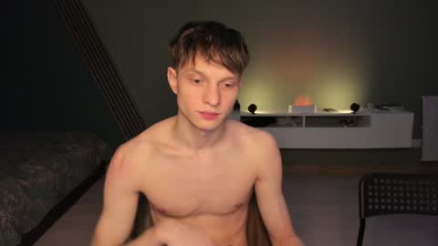 Snapshot of romeo_mercy chatting on December 13, 11:28 pm Romeo online show from December 13, 11:28 pm