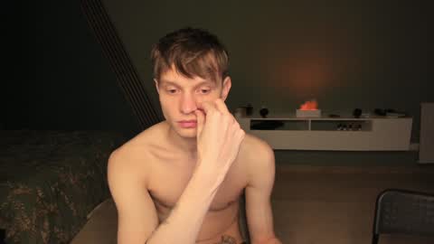 Snapshot of romeo_mercy chatting on December 21, 12:20 am Romeo online show from December 21, 12:20 am