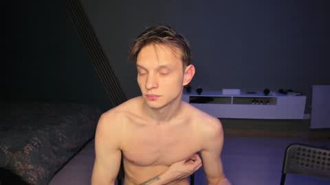 Snapshot of romeo_mercy chatting on December 21, 9:58 pm Romeo online show from December 21, 9:58 pm