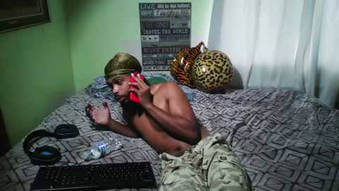 Snapshot of romeotyn chatting on September 25, 6:51 pm romeotyn online show from September 25, 6:51 pm