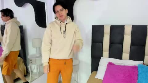 ronalsteonne online show from February 25, 11:08 am