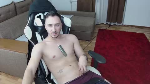 Snapshot of room4all chatting on December 14, 1:50 am ionut online show from December 14, 1:50 am