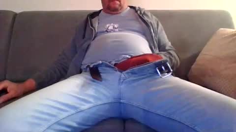 runner_1978 online show from March 31, 8:21 pm