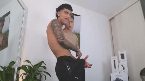  R U S S E L L  online show from February 16, 10:30 pm