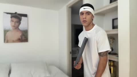  R U S S E L L  online show from November 27, 6:22 pm