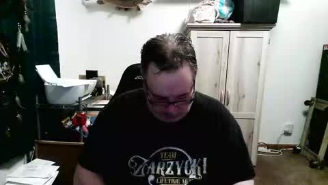 rwzar_1965 online show from April 7, 3:17 am