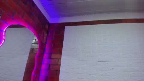 sainix_ online show from September 11, 10:09 pm