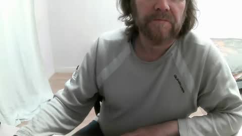 Snapshot of saltimbanquier chatting on February 17, 2:59 pm Saltimbanquier  Salt  ou  Banquier  online show from February 17, 2:59 pm