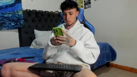 Snapshot of salvatore_dereck chatting on December 23, 1:40 am online show from December 23, 1:40 am