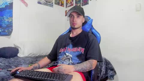 Snapshot of salvatore_dereck chatting on October 17, 1:42 am online show from October 17, 1:42 am