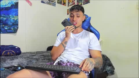 Snapshot of salvatore_dereck chatting on October 9, 12:59 am online show from October 9, 12:59 am