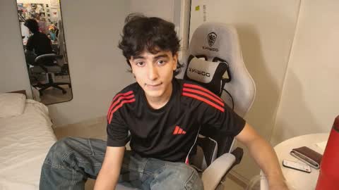 salvatore_montt online show from December 4, 4:08 am