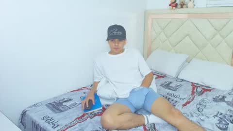 sam_tnt9 online show from June 11, 12:43 am