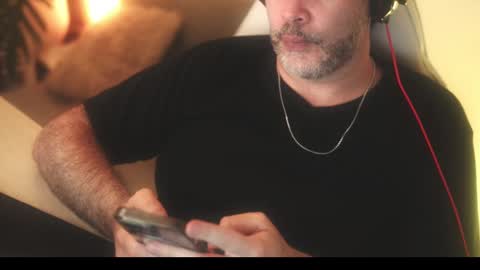 Snapshot of sanders_white chatting on March 6, 2:19 am Sanders online show from March 6, 2:19 am
