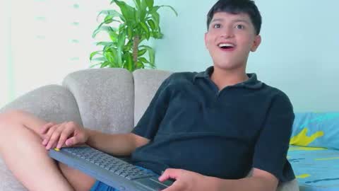 santi online show from July 21, 8:22 pm