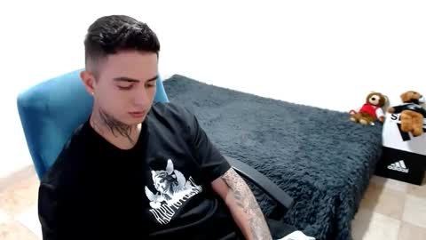 Snapshot of santi_ss chatting on October 21, 1:09 am santi_ss online show from October 21, 1:09 am