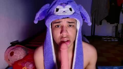 santi online show from April 15, 2:11 am