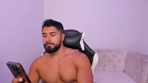 santiago_huntt online show from March 2, 7:54 pm