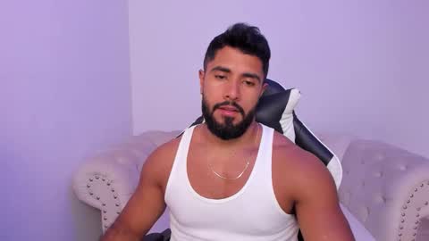 santiago_huntt online show from February 2, 9:23 pm