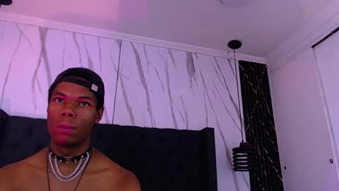 Santiiiiii  online show from April 1, 12:45 am