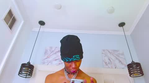 Santiiiiii  online show from April 5, 1:25 am