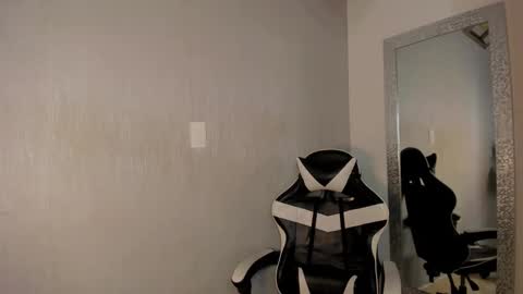 Julius Novachrono  online show from November 6, 8:01 pm