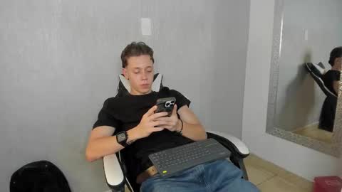 Julius Novachrono  online show from November 7, 8:01 pm