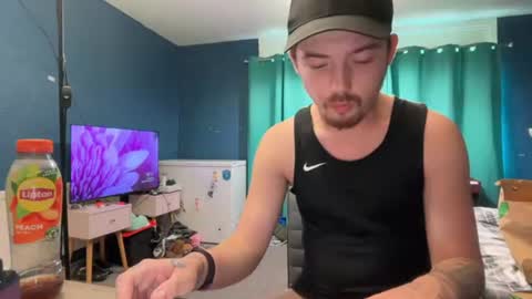scallylad03 online show from July 26, 5:21 pm