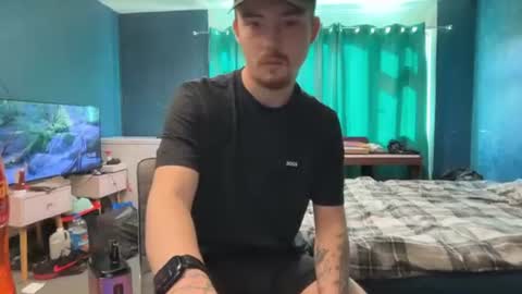 scallylad03 online show from July 31, 3:11 pm