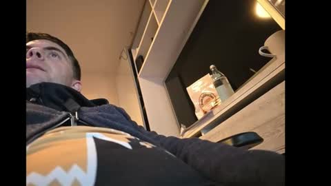 Snapshot of schosch01 chatting on December 16, 9:09 pm schosch01 online show from December 16, 9:09 pm