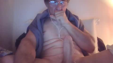 Snapshot of scotchwhieskie chatting on October 20, 11:19 pm scotchwhieskie online show from October 20, 11:19 pm