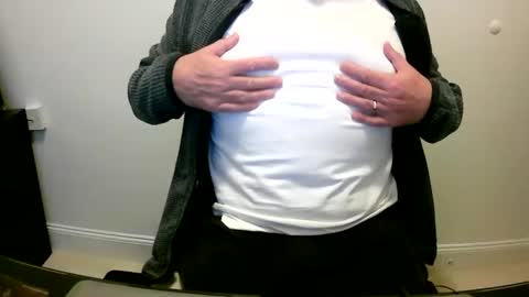 Snapshot of scotti30 chatting on December 17, 8:56 am Scott online show from December 17, 8:56 am