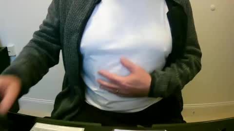 Snapshot of scotti30 chatting on January 25, 9:36 am Scott online show from January 25, 9:36 am