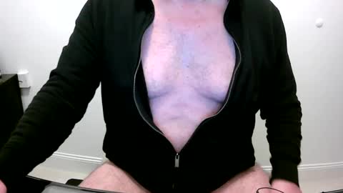 Snapshot of scotti30 chatting on January 7, 9:32 am Scott online show from January 7, 9:32 am