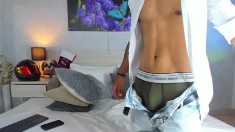 scottvitale online show from December 9, 7:57 pm