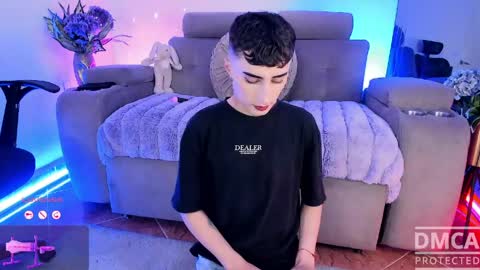     .  INDEPENDENT MODEL online show from April 17, 3:09 am