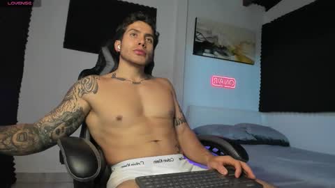 Lucian Sinclair online show from November 2, 10:36 pm