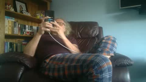Snapshot of seniorfuntime1556 chatting on January 29, 10:05 am Summiteer online show from January 29, 10:05 am