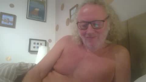 Snapshot of seniorfuntime1556 chatting on January 20, 8:07 pm Summiteer online show from January 20, 8:07 pm