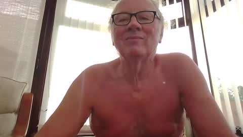 Snapshot of seniorfuntime1556 chatting on October 22, 1:04 pm Summiteer online show from October 22, 1:04 pm