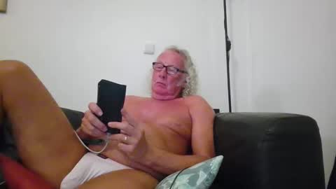 Snapshot of seniorfuntime1556 chatting on October 8, 8:57 pm Summiteer online show from October 8, 8:57 pm