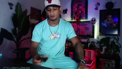 Aharon  ravelo online show from July 23, 4:43 am