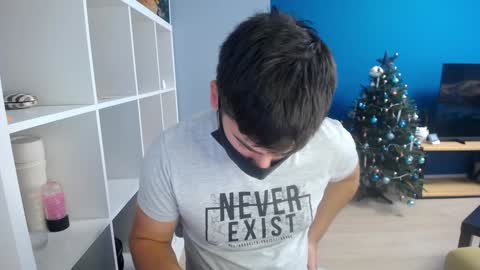 Snapshot of sexxxdickbig chatting on December 24, 10:55 am Tommy online show from December 24, 10:55 am