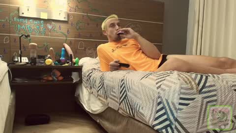 Possum online show from April 5, 9:11 pm