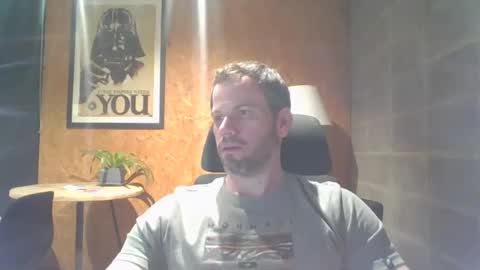 Snapshot of shad0w_hunter chatting on December 3, 12:33 am shad0w_hunter online show from December 3, 12:33 am
