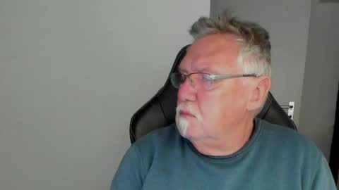 sharlots_pet online show from April 19, 6:32 pm