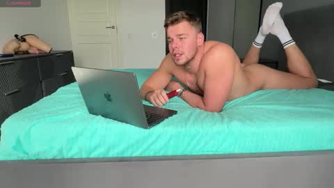 Snapshot of shavarace1 chatting on March 7, 9:29 am cumshoters online show from March 7, 9:29 am